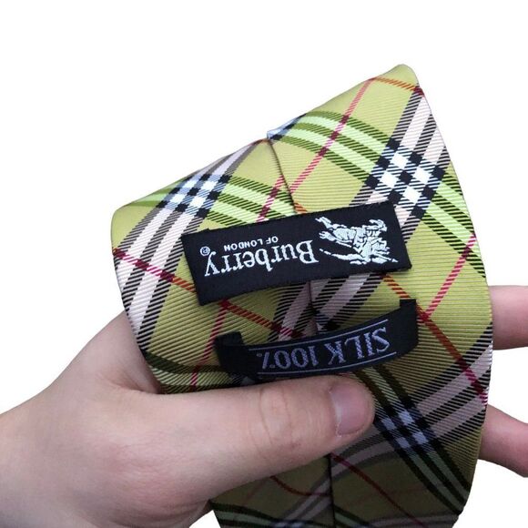 RARE 100% Silk Burberry Tie Big Logo Pattern Tie - Picture 6 of 7